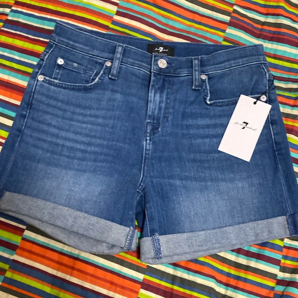 Sale day 7 for all mankind Mid roll up shorts Size 26 brand new with tags